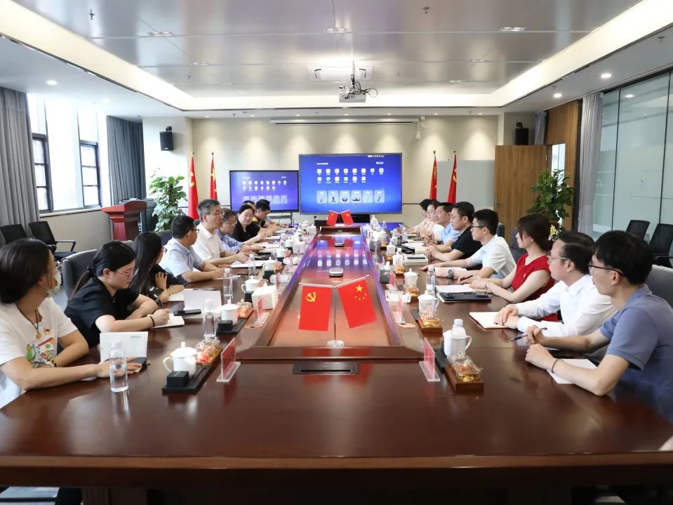 化工公司網(wǎng)站模板,化工公司網(wǎng)頁模板,響應(yīng)式模板,網(wǎng)站制作,網(wǎng)站建站 圖片