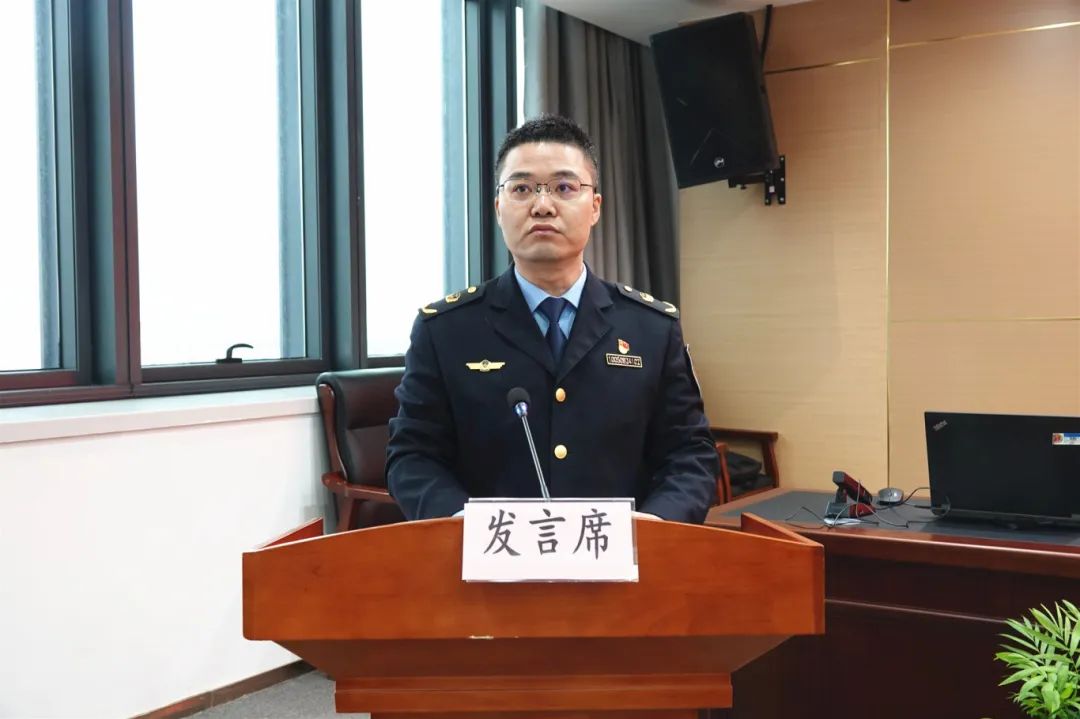 化工公司網(wǎng)站模板,化工公司網(wǎng)頁模板,響應(yīng)式模板,網(wǎng)站制作,網(wǎng)站建站 圖片