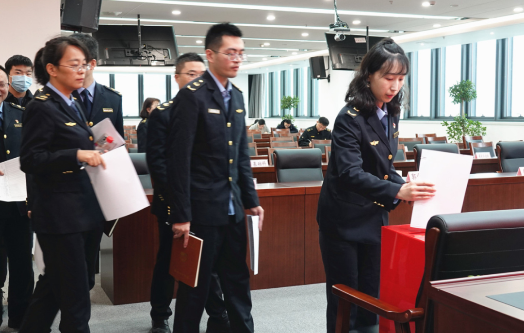 化工公司網(wǎng)站模板,化工公司網(wǎng)頁模板,響應(yīng)式模板,網(wǎng)站制作,網(wǎng)站建站 圖片