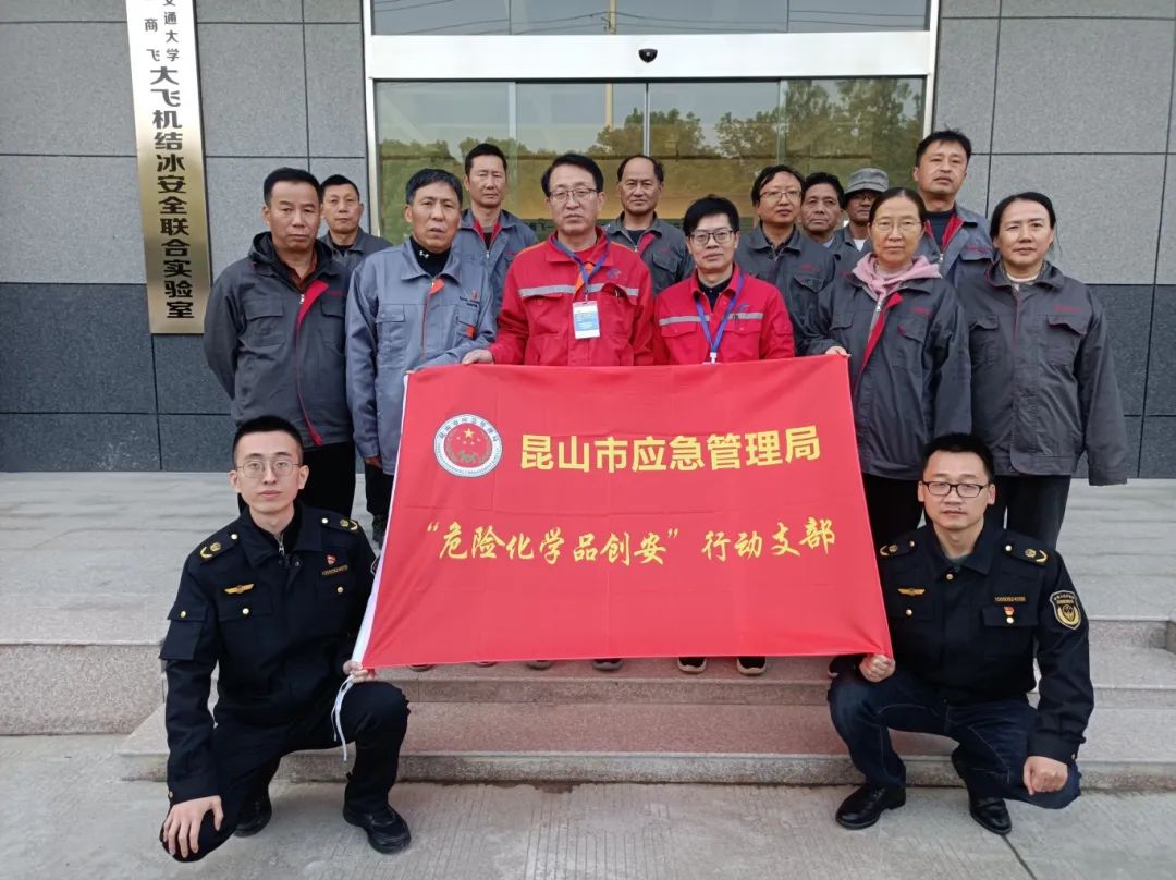化工公司網(wǎng)站模板,化工公司網(wǎng)頁模板,響應(yīng)式模板,網(wǎng)站制作,網(wǎng)站建站 圖片