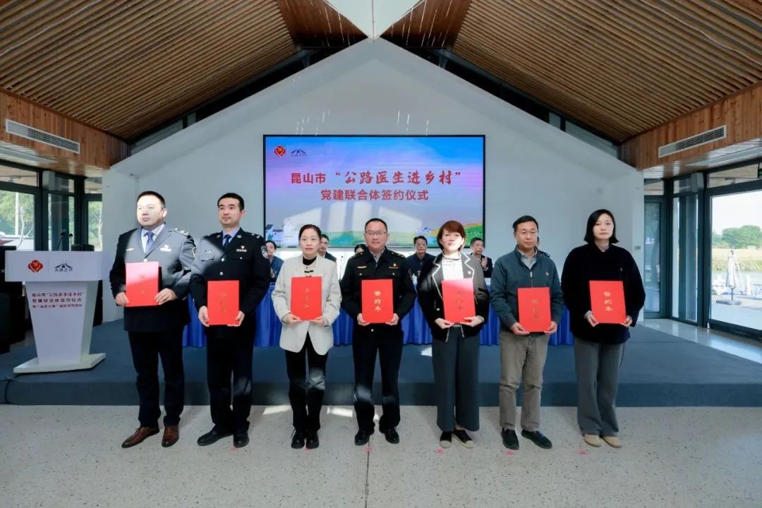化工公司網(wǎng)站模板,化工公司網(wǎng)頁模板,響應(yīng)式模板,網(wǎng)站制作,網(wǎng)站建站 圖片