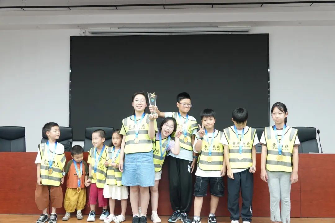 化工公司網(wǎng)站模板,化工公司網(wǎng)頁模板,響應(yīng)式模板,網(wǎng)站制作,網(wǎng)站建站 圖片